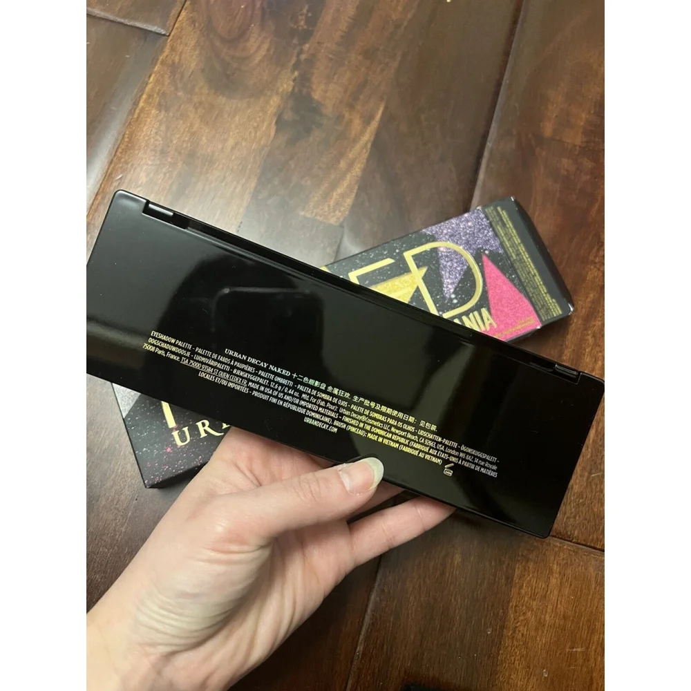 Urban Decay Naked Metal Mania Metallic Eyeshadow Palette with Double-Ended Brush